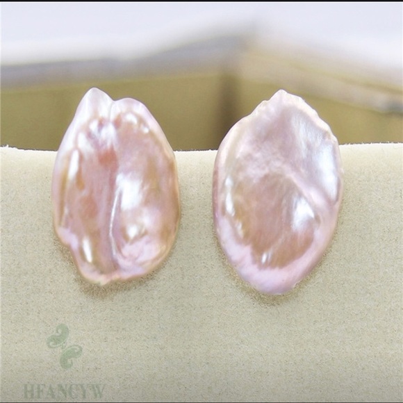 Jewelry - 🔥PEARL EARRINGS 🔥